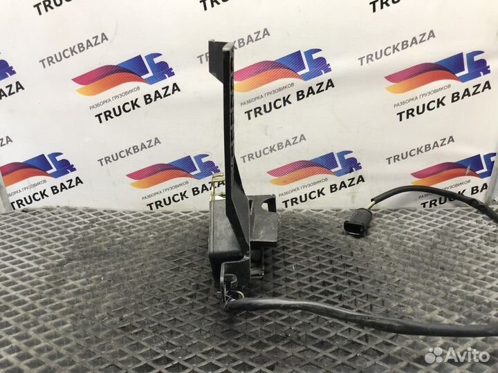 Замок двери левой