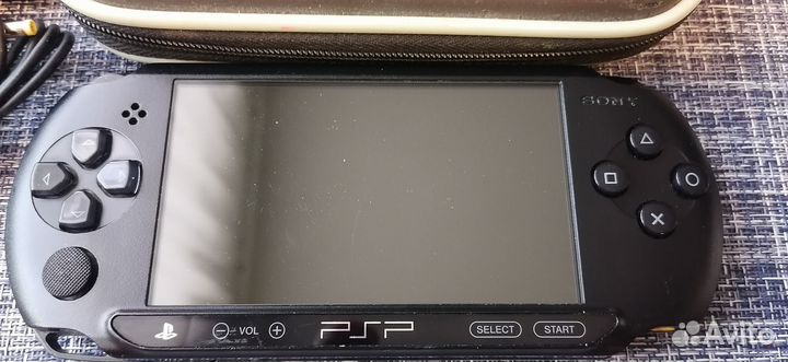 Sony PSP1008, прошита, карта на 8Гб(96игр)