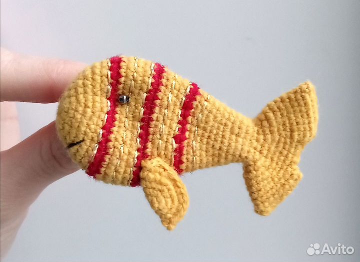 Броши амигуруми и вышитые гладью