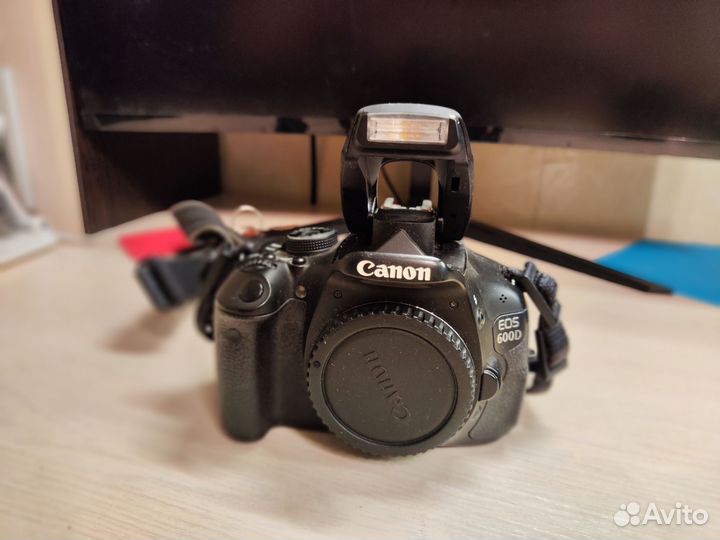 Зеркальный фотоаппарат Canon 600d