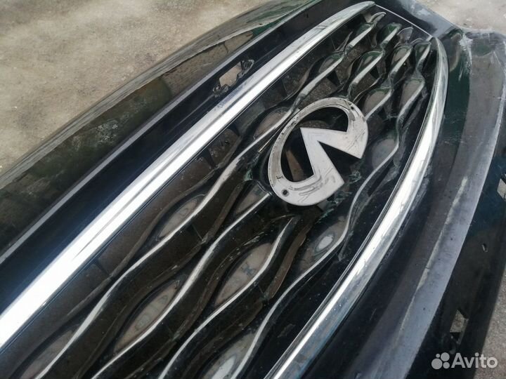 Решетка радиатора Infiniti FX35