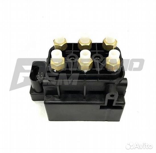 Блок клапанов пневмоподвески Audi Q7