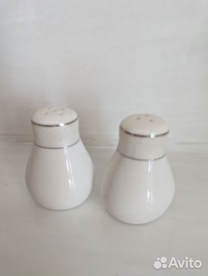 Солонка и перечница фарфор