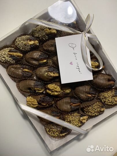 Финики в шоколаде