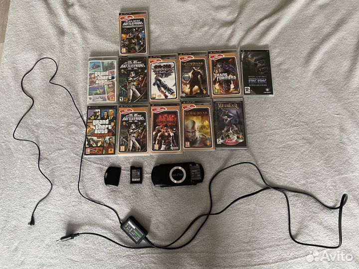 Sony Psp 1004 + Оригинальная зарядка+ комплект игр