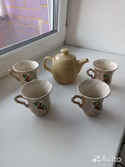 Чайник и чашки, керамика