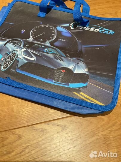 Папка школьная. Рисунок Bugatti