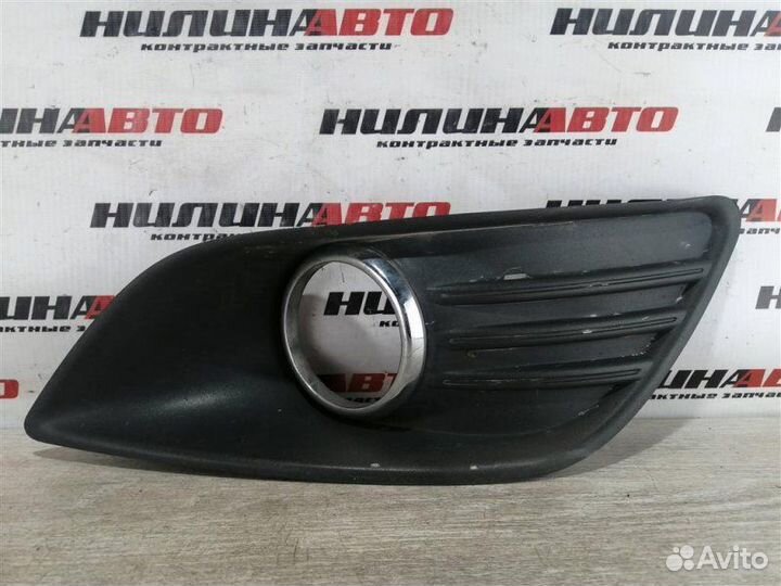 Решетка противотуманной фары правая Ford Focus 2