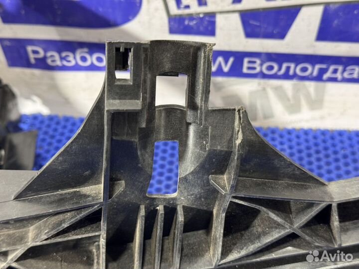 Кронштейн фары BMW F10 левый с дефектом