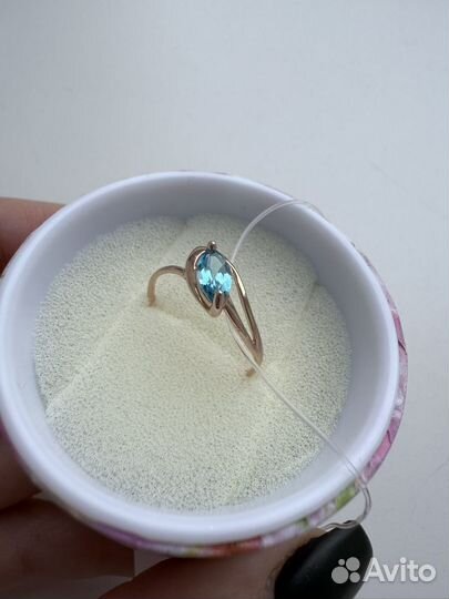 Золотое кольцо с топазом новое 585