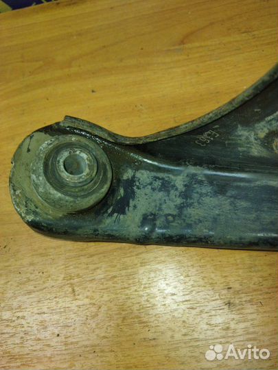 Рычаг подвески передний правый Renault Megane 1