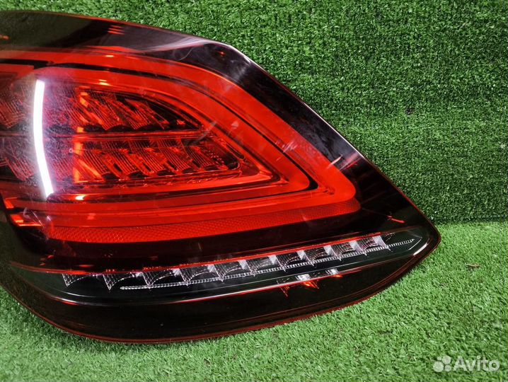 Фонарь задний левый Mercedes-Benz C-Class