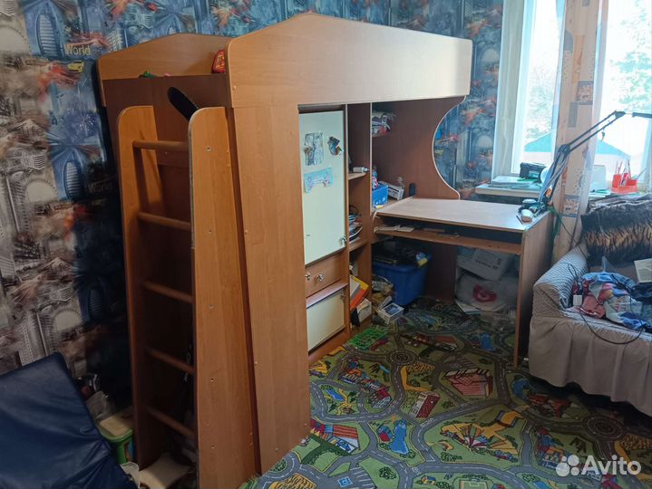 Кровать детская со столом и шкафом