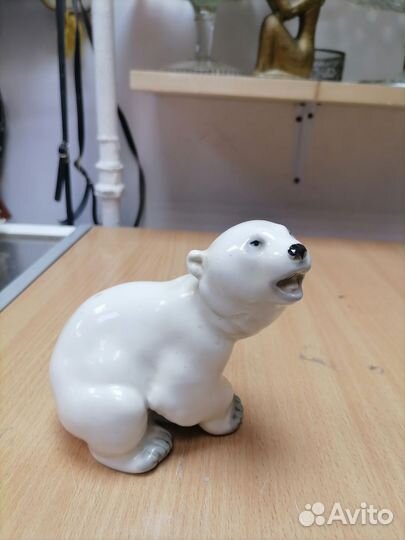 Статуэтка, белый медведь. Фарфор. СССР