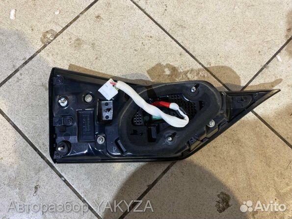 Задние фонари в крышку багажника Lexus GS