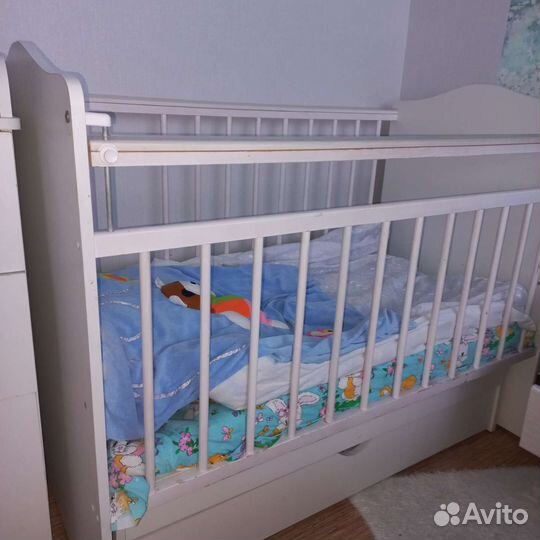 Пеленальный комод с кроваткой