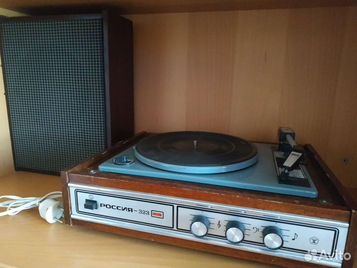Электрофон Россия 323 в рабочем состоянии