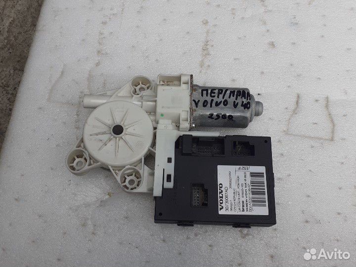 Маторчик стеклоподъемника передни правый Volvo V40