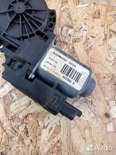 Моторчик стеклоподъёмника задний левый Kia Ceed ED