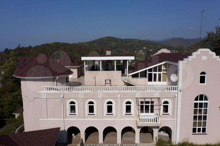 Дом 2000 м² на участке 6 сот.