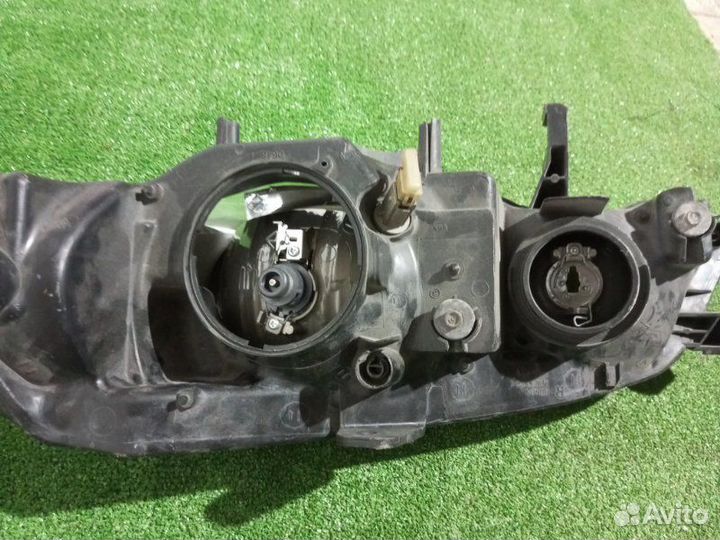 Фара галогеновая правая Honda Odyssey RA6