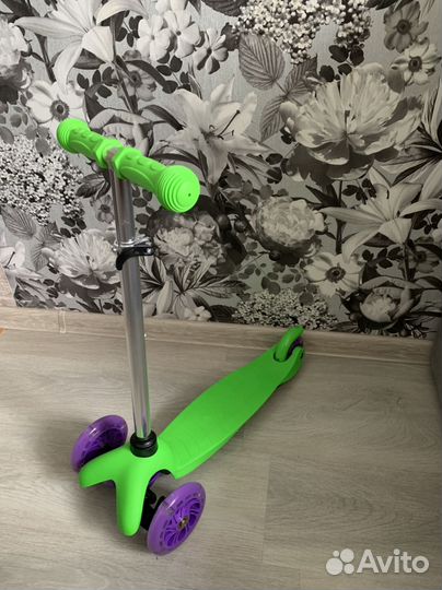 Самокат детский трехколесный новый