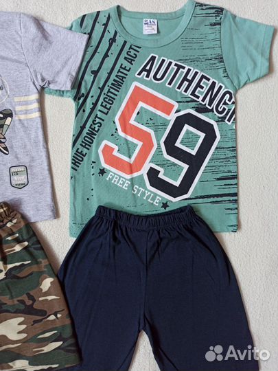 Два новых костюма 104 см(цена за оба)