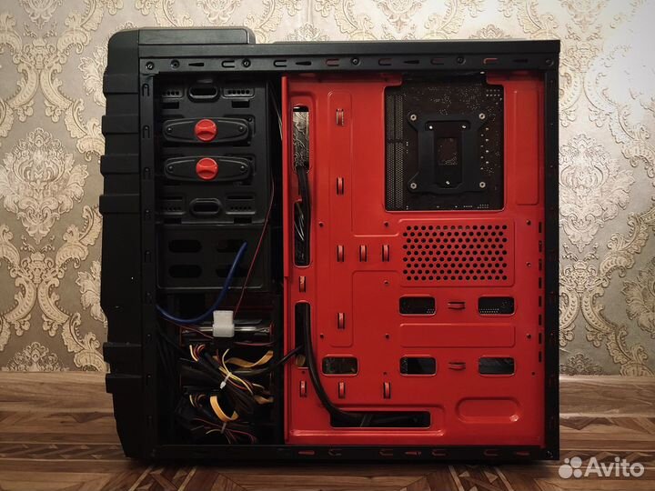 Довольно хороший компьютер на бп 700 W Zalman
