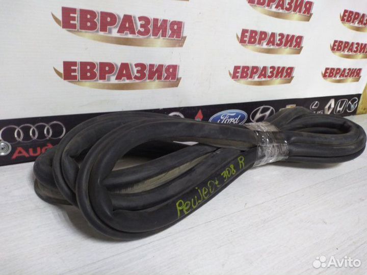 Уплотнительная резинка двери багажника Peugeot 308