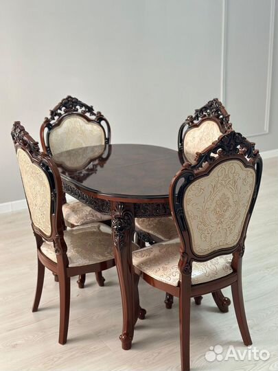 Стол со стульями