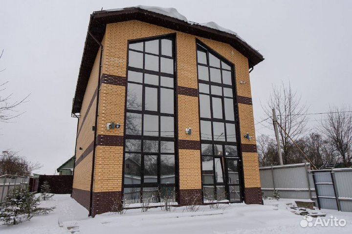 Сиделка для пожилого человека с медицинским уходом