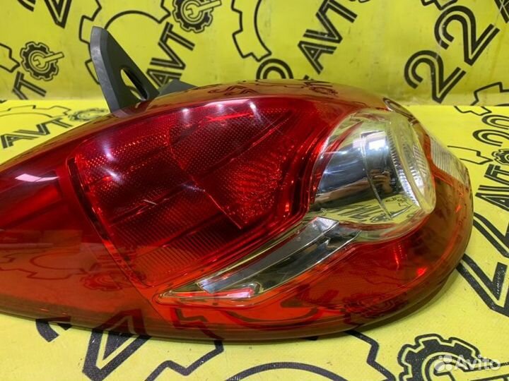 Стоп сигнал задний левый Nissan Tiida C11 HR15DE