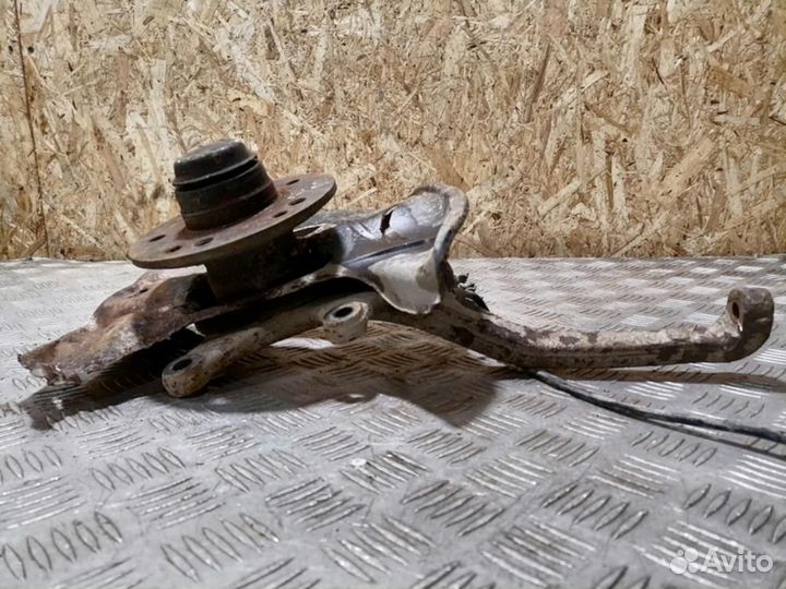 Кулак поворотный передний правый C 202