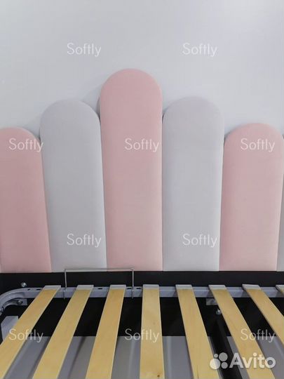 Детская кровать с мягкой спинкой