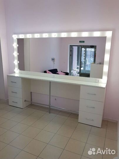 Рабочие столы для парикмахерски и салонов красоты