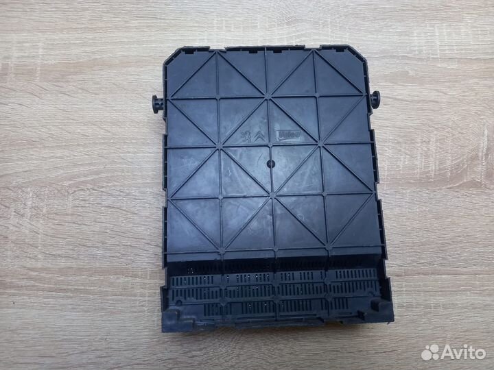 Блок предохранителей Peugeot 308