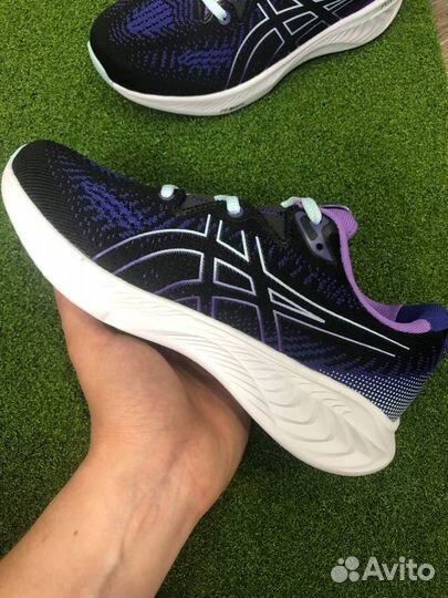 Кроссовки женские asics