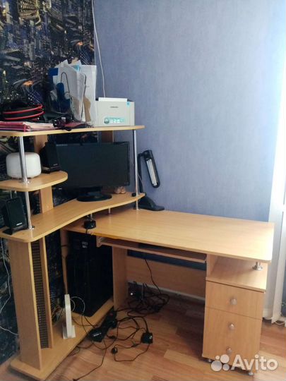 Компьютерный стол