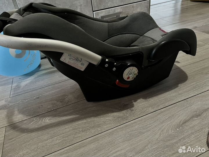 Детские кресло на машине