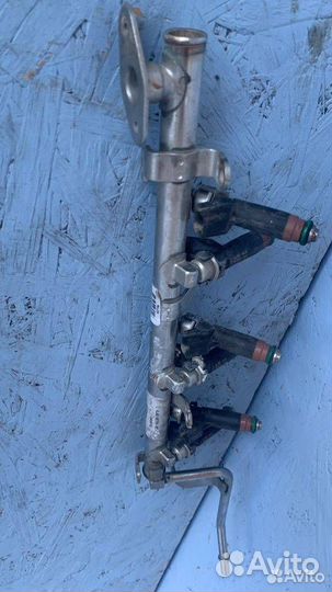 Рампа форсунки Ford Escape 4L8E-9F792-BC