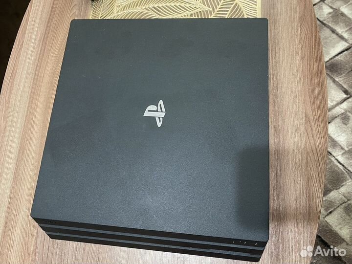 Sony PS4 pro 1tb, UFC 4
