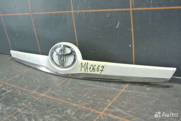 Накладка двери багажника - Toyota Verso 2