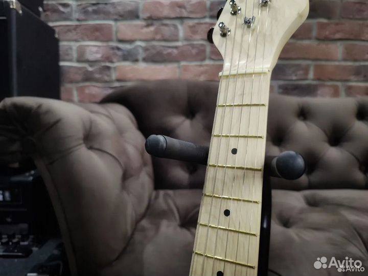 Электрогитара Super Stratocaster 3/4 + Комбик 10Вт