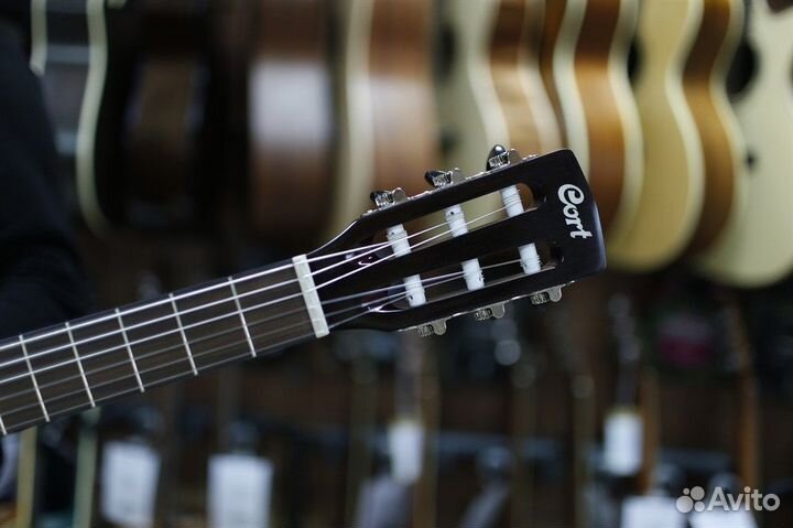 Электрогитара Cort (нейлон) + аксессуары