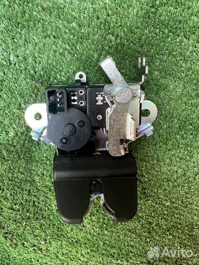 Замок крышки багажника kia rio 4 solaris 2