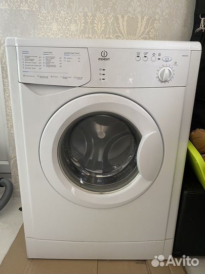Стиральная машина Indesit wisn100 бу