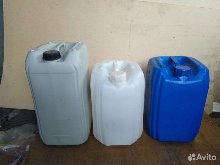 Канистры пластиковые бу 20,25,30 л