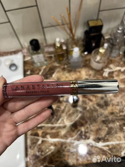Блеск для губ anastasia