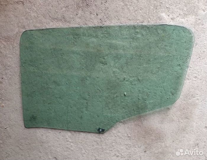 Стекло двери задней левой Peugeot 308