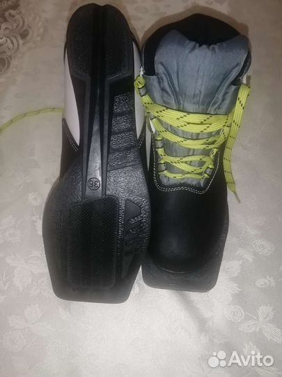 Лыжные ботинки